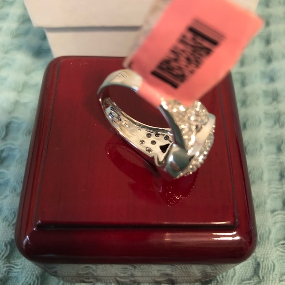 Dazzling 18kt WG Tanzanite Diamond Ring - Picture 5 of 8